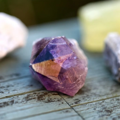 What does amethyst crystal do